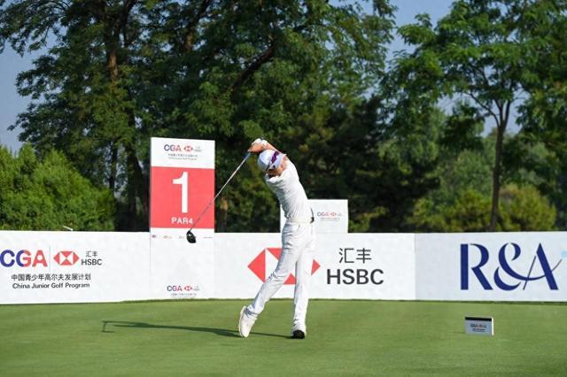 高尔夫选手发挥出色,荣膺最佳MVP 高尔夫选手发挥出色,荣膺最佳MVP